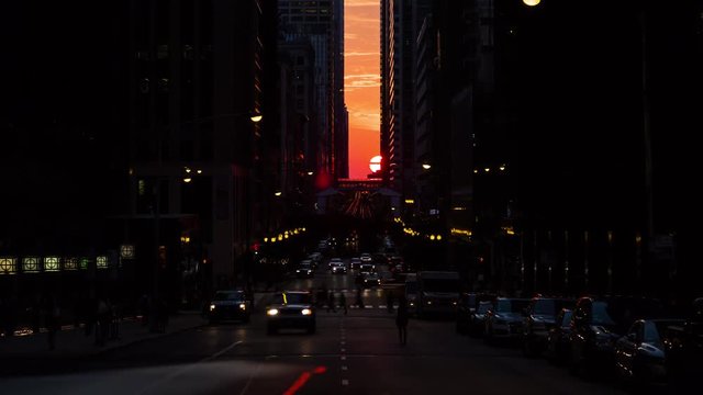 Sunset between buildings - Chicagohenge time lapse