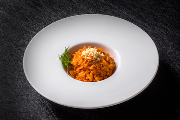 ３種類のリゾット( risotto (squid ink, tomato, basil)