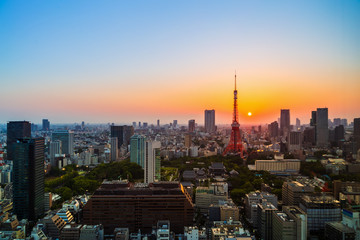 Fototapeta na wymiar cityscape at sunset in Tokyo, Japan