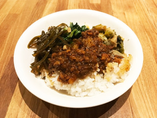 魯肉飯（ルーローハン）