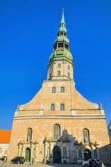 Obraz premium Church of St. Peter (St. Peter's Church, Petrikirche) is one of the symbols and one of the main sights of the city of Riga (Latvia).