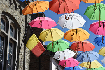 Fototapeta na wymiar parapluie soleil pluie ete ciel chaleur decoration ombrelle meteo climat rechauffement environnement