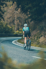 Radsport cycling bike Fahrradfahrer im Helm Rennrad trikot Sport Girl Frau