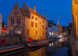 Fototapeta na wymiar Night view of Bruges canals, Belgium