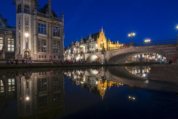 Fototapeta na wymiar St. Michael's Bridge and Graslei quay in medieval Gent at night, Belgium