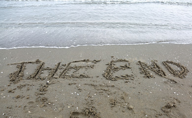 wide text THE END on the beach