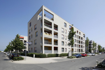 Fototapeta na wymiar Moderner Wohnungsbau in Frankfurt Riedberg