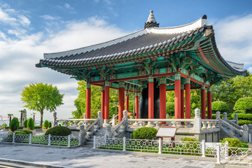 Obraz premium Amazing bell pavilion at Yongdusan Park of Busan, South Korea