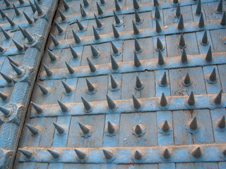 The gate in the old Indian fortress. On the gate there are metal spikes - protection from battle...