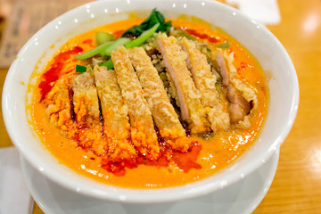 排骨担々麺(noodles with spicy sauce with fried pork)