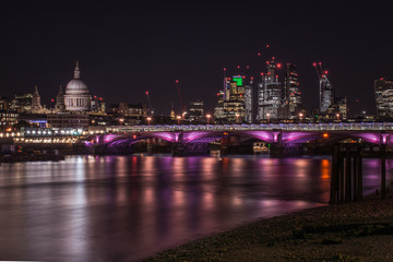 Fototapeta na wymiar London cityscape at night