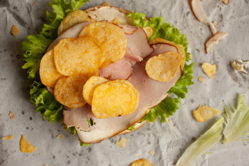 Bio Pretzel with Ham, chips and salad