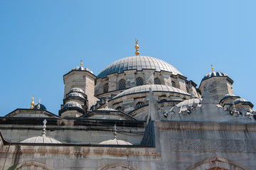 Fototapeta na wymiar New mosque (Yeni Camii) in Istanbul