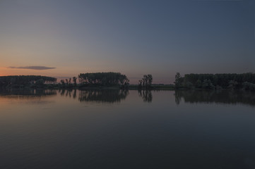 Fototapeta na wymiar Sonnenuntergang auf der Donau