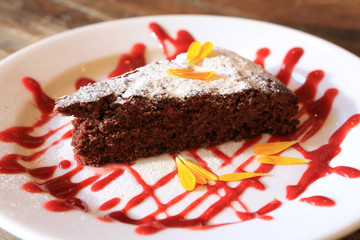 Gâteau au chocolat. Chocolate cake.