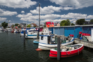 Fischerboote im Hafen von Niendorf Ostsee im Sommer