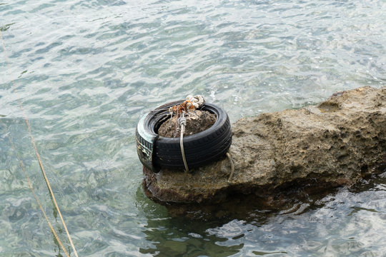 Il copertone sulla roccia