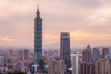 Fototapeta na wymiar Taipei city at sunset