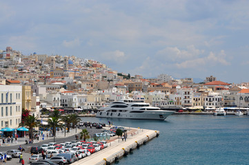 Fototapeta na wymiar Siros Port