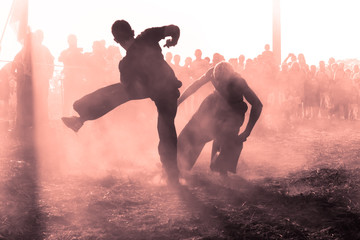 The duel of the soldiers who are raising the pillars of dust.