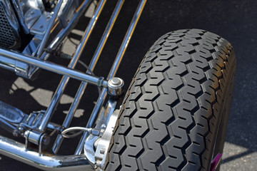 Offroad Tire and Mechanical Rods © idgara000