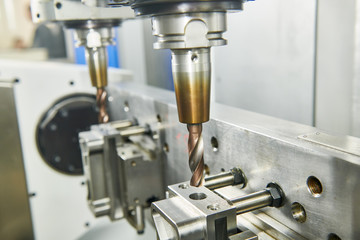 two spindel CNC milling machine at simultaneous metal working