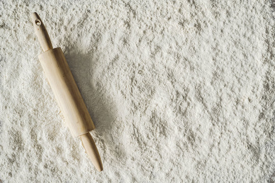 Rolling pin and flour background