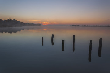 Wschód słońca nad jeziorem  © Bea