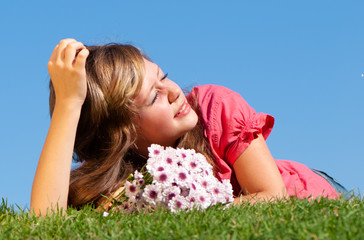 girl with daisies