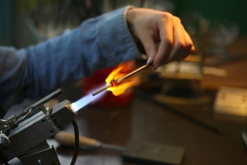 Lampworking Making glass bead. Lampwork studio