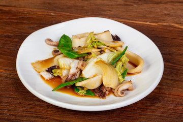 Fried squid with green peas