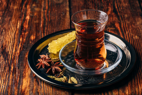 Spiced tea in armudu with crystal sugar