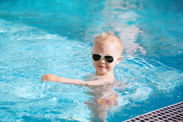 Fototapeta na wymiar A cute baby at pool.