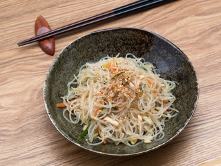 鶏肉と春雨のサラダ