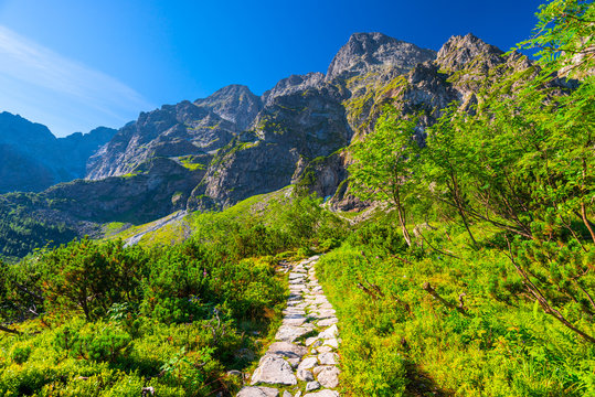 Fototapeta tourist path around Lake Morskie Oko in the Tatra Mountains