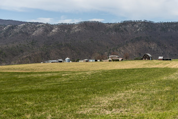 Fototapeta na wymiar Typical farm in Virginia 
