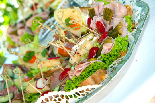 leckerer Imbiss belegte Brote Br&ouml;tchen bei Hochzeit oder Feier oder geburtstag oder Empfang Party