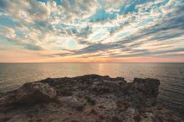 Fototapeta premium Brilliant vacation destination beach sunrise and sea cliffs background