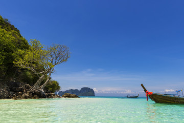 Traditionelles Longtail-Boot auf Bamboo Island, Thailand