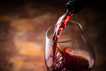 Foto op Plexiglas Schenk rode wijn © BRAD