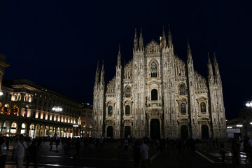 Fototapeta na wymiar Duomo Santa Maria Nascente di Milano (Katedra Narodzenia NMP w Mediolanie)