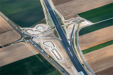 vue aérienne d'un échangeur routier à Vésigneul-sur-Marne dans la Marne en France