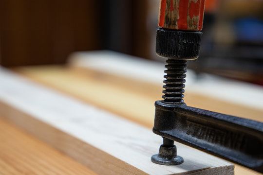 Rote Holz Zwinge