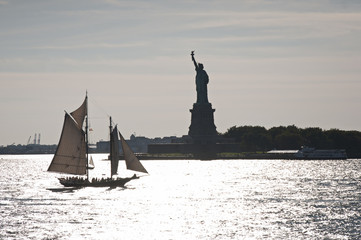 Statue of liberty and Liberty island in New York City © el_cigarrito