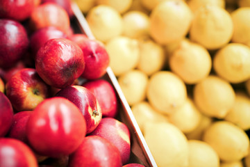 Picture of lot of nectarines in box for sale