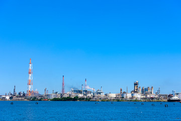 Fototapeta premium 夏の北九州工業地帯