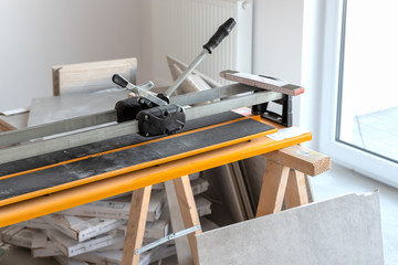 Cutter machine for ceramic tiles. A flat during renovation.