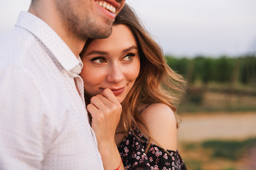 Naklejka premium Happy cute loving couple outdoors hugging with each other.