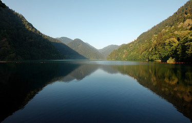 Fototapeta na wymiar Serene lake Ritsa
