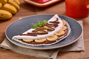 Tapioca filled with hazelnut cream and banana slices
